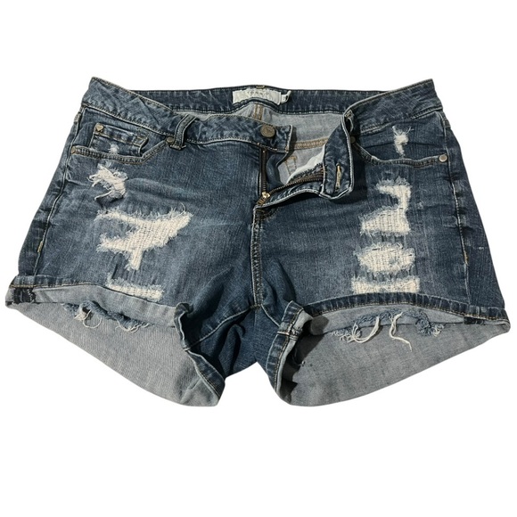 Torrid Destroyed Denim Shorts EUC - Picture 1 of 7